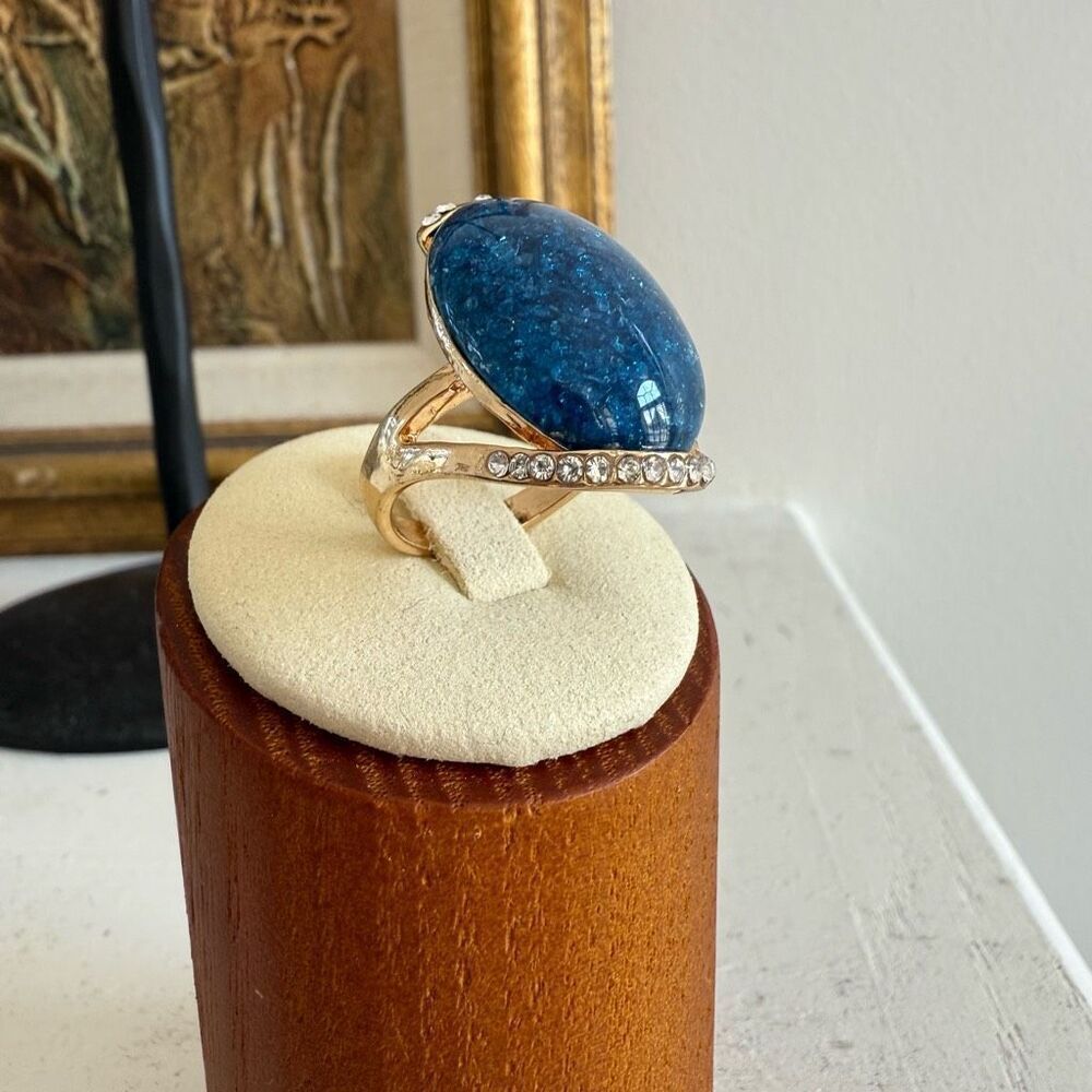 Unsigned Ring Large Blue Cabochon Gold Tone Rhinestone 7.5 8